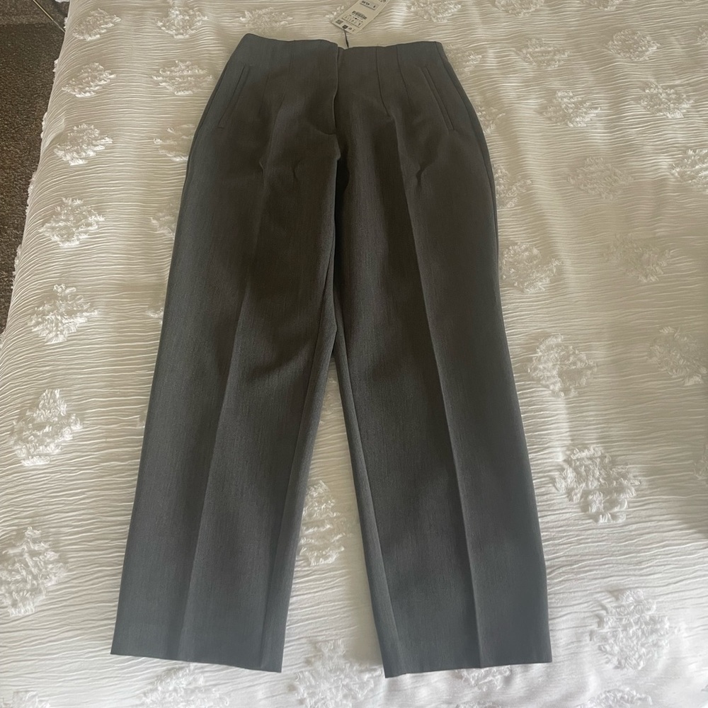 Grey High Waisted Zara pant. Size L